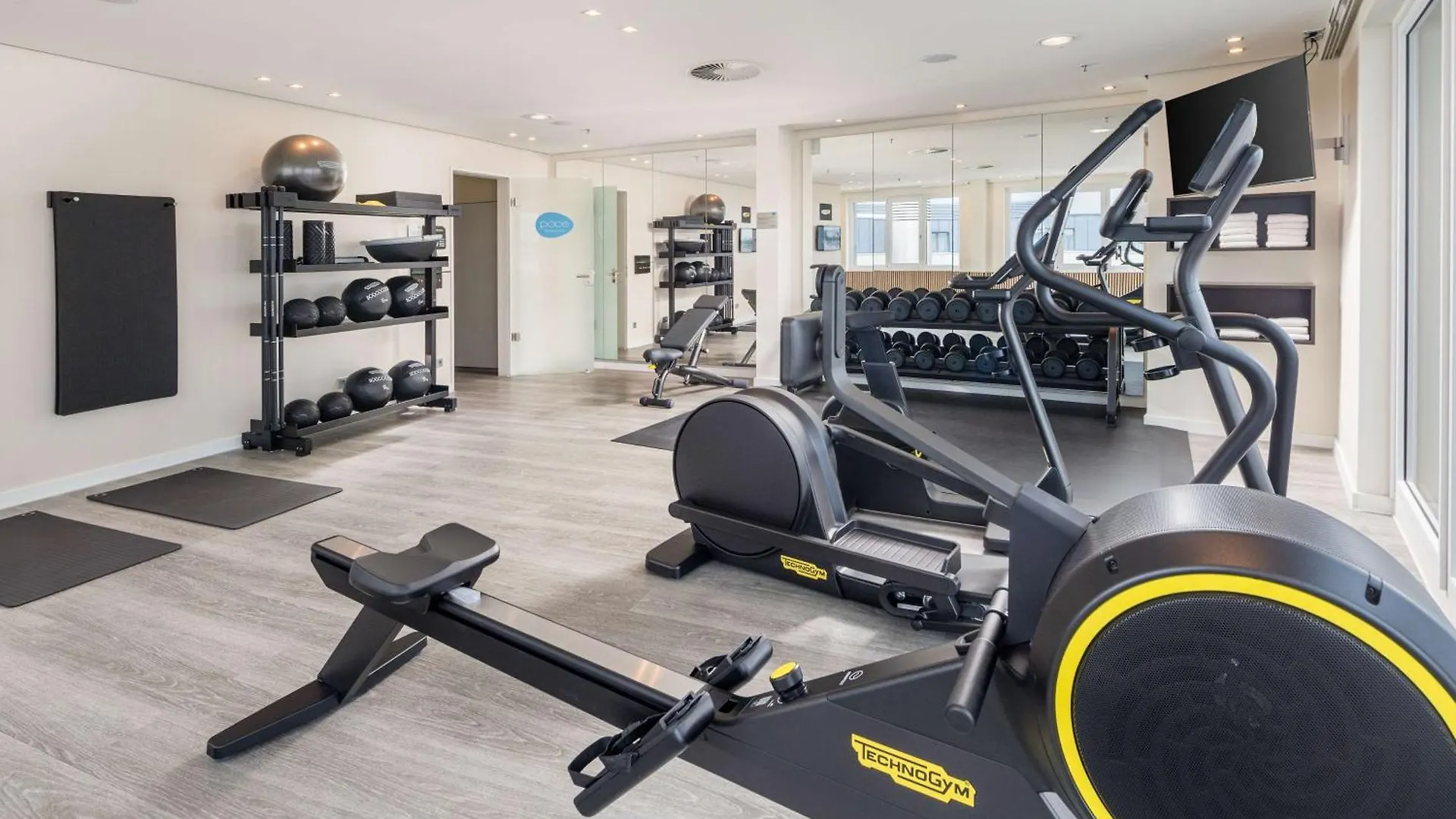 Radisson Blu Hotel, Hamburg Airport Almanya