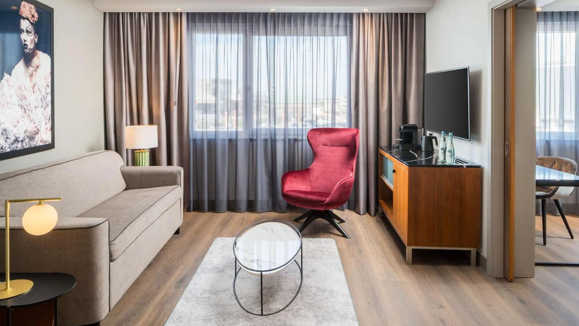 Radisson Blu Hotel, Hamburg Airport 4*,